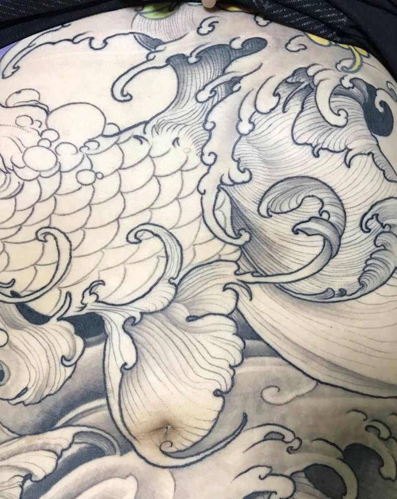 底雾纹身图片_腹部新传统纹身图案