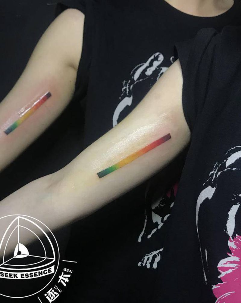 情侣纹身纹身图片_手部水彩彩虹情侣纹身图案