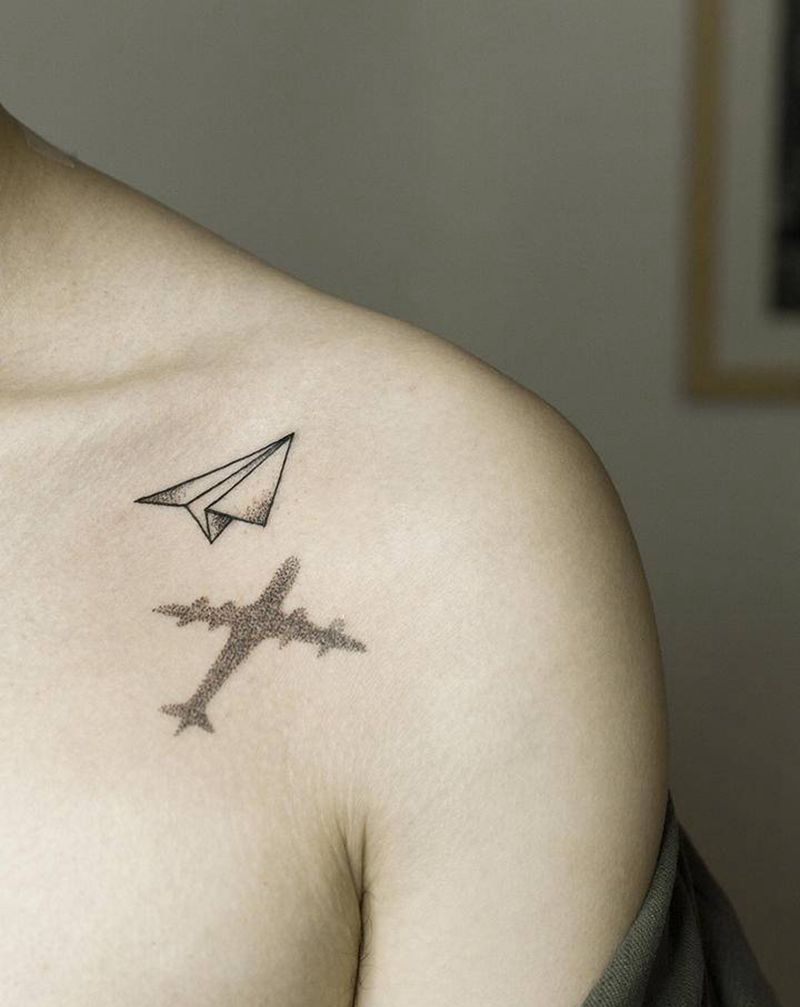 飞翔纹身图片_手臂背部几何Old School纹身图案