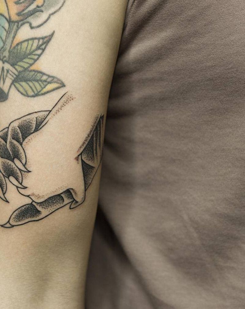 握纹身图片_手臂手部Old School点刺纹身图案