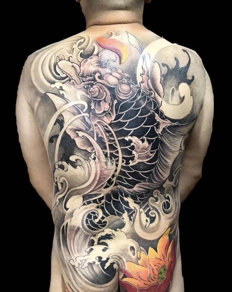 鲤鱼完成纹身图片_肩部新传统纹身图案