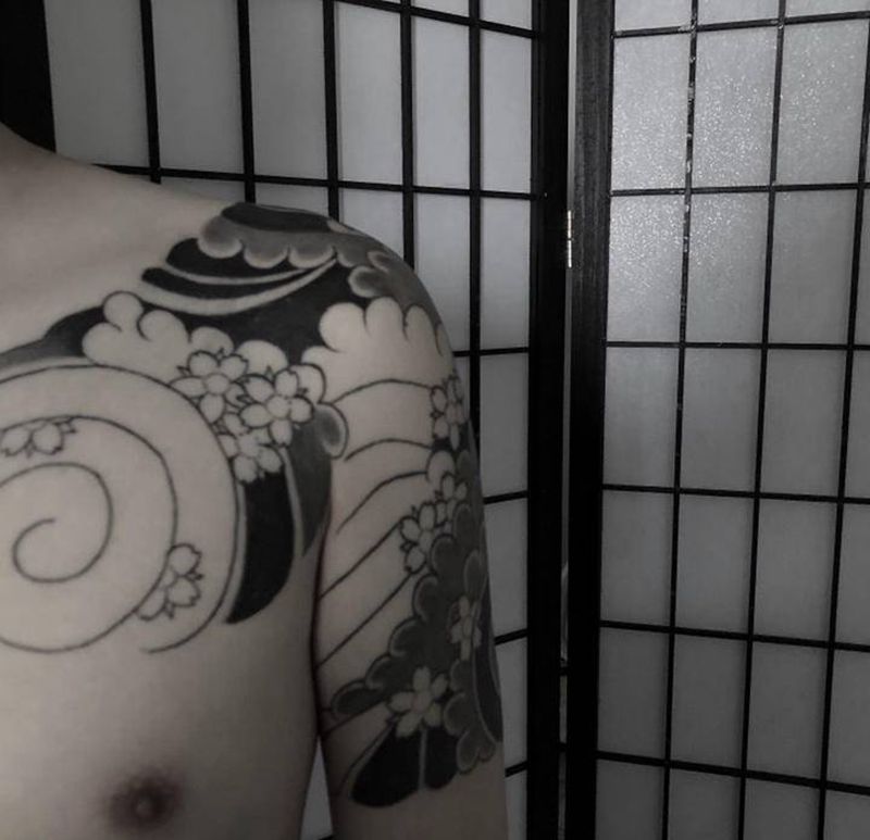 甲樱花纹身图片_肩部胸部纹身图案