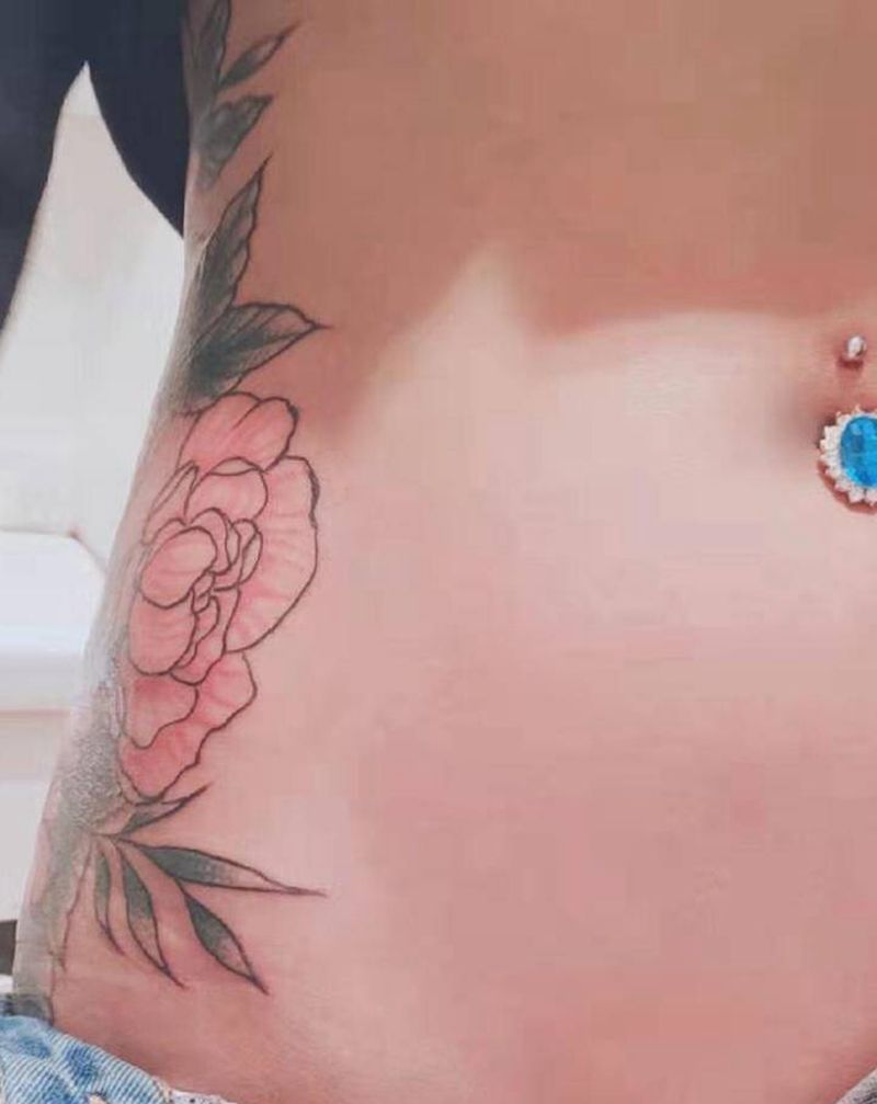 脐钉纹身图片_腹部纹身图案