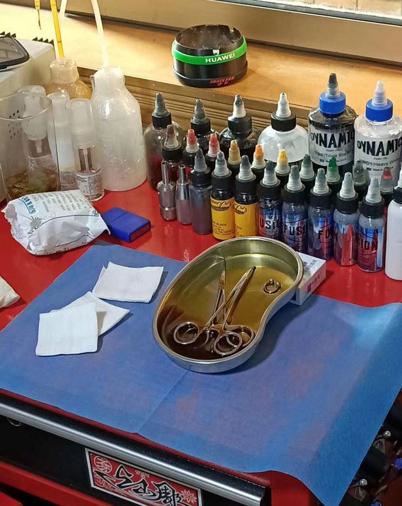 鼻中隔纹身图片_穿孔纹身图案