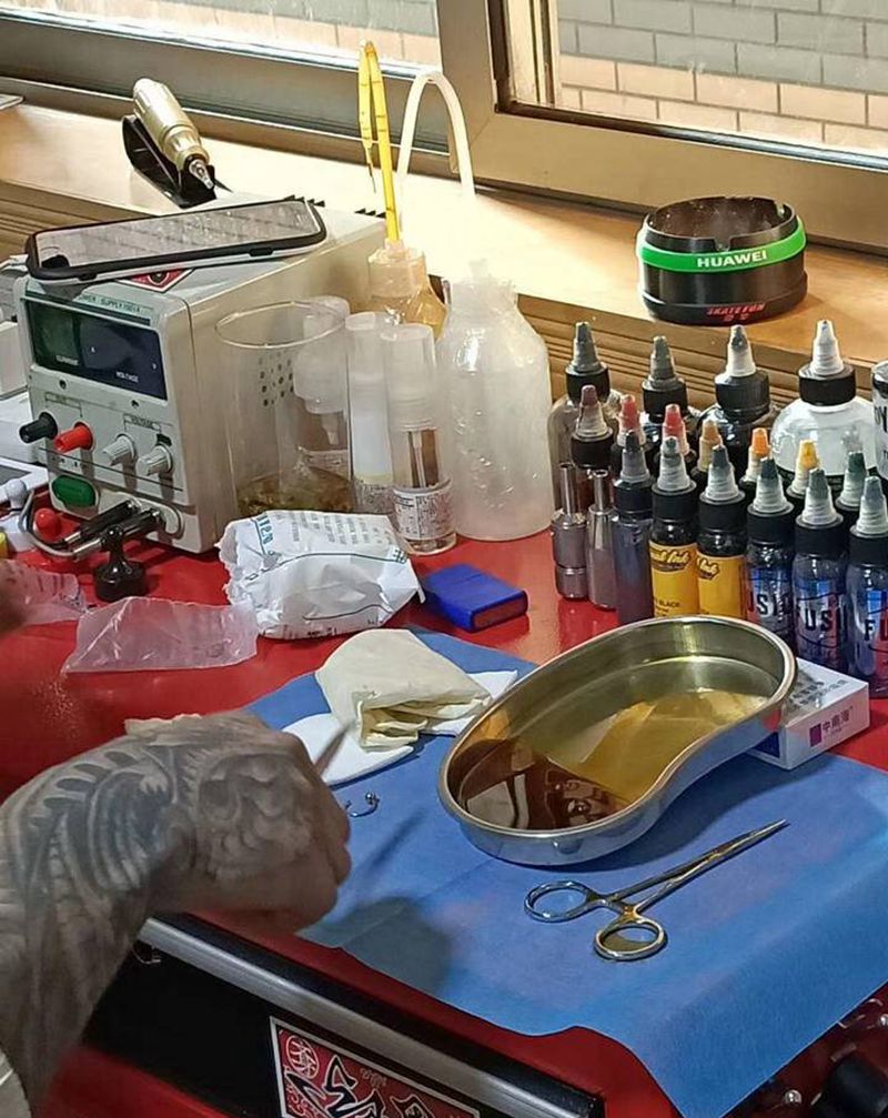 眉钉纹身图片_穿孔纹身图案