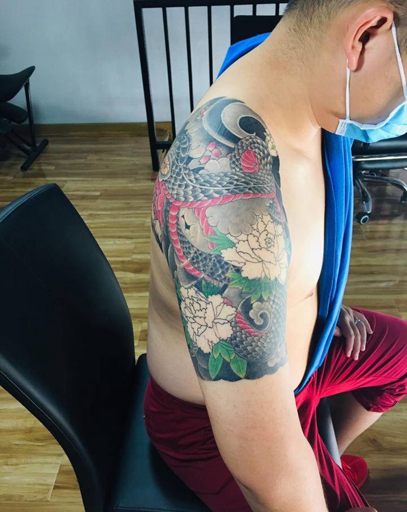 半甲纹身纹身图片_胸部新传统纹身图案