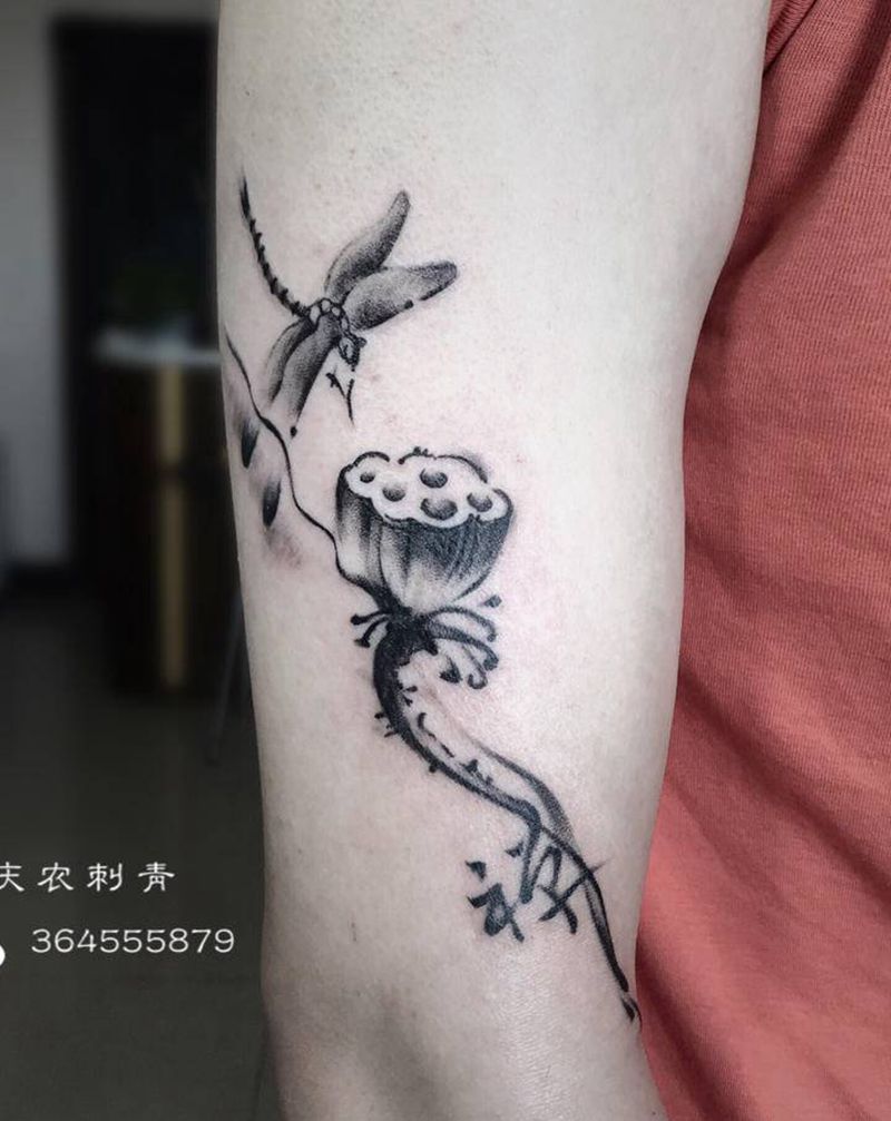 水墨纹身图片_手部手臂水墨莲花蜻蜓纹身图案
