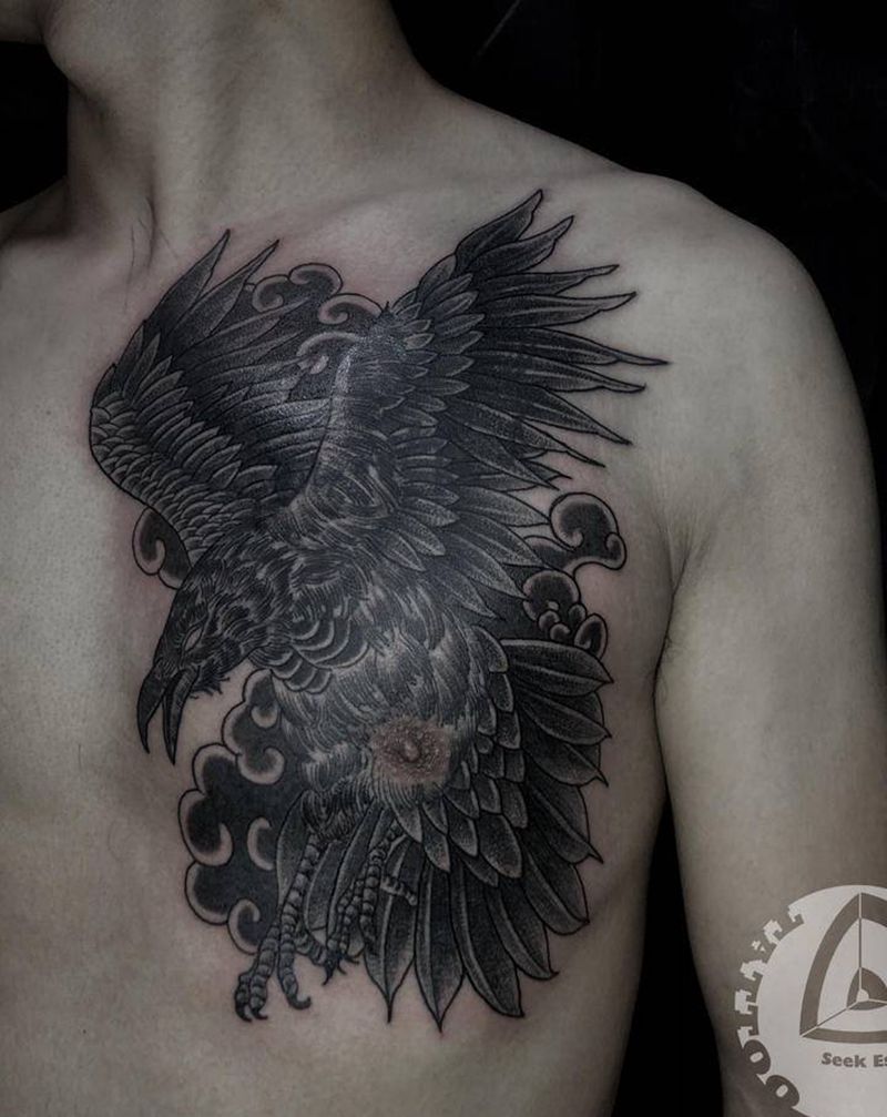 遮盖鹰纹身图片_胸部点刺鹰纹身图案