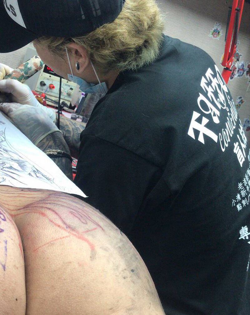 招收学员纹身图片_背部纹身图案