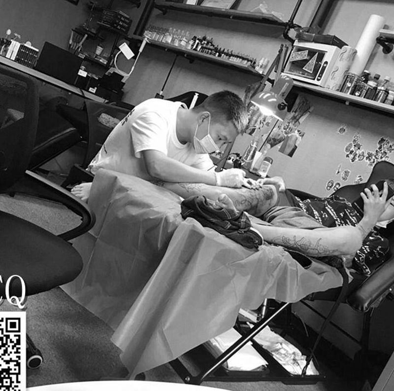 今日学员实操纹身图片_腿部纹身图案