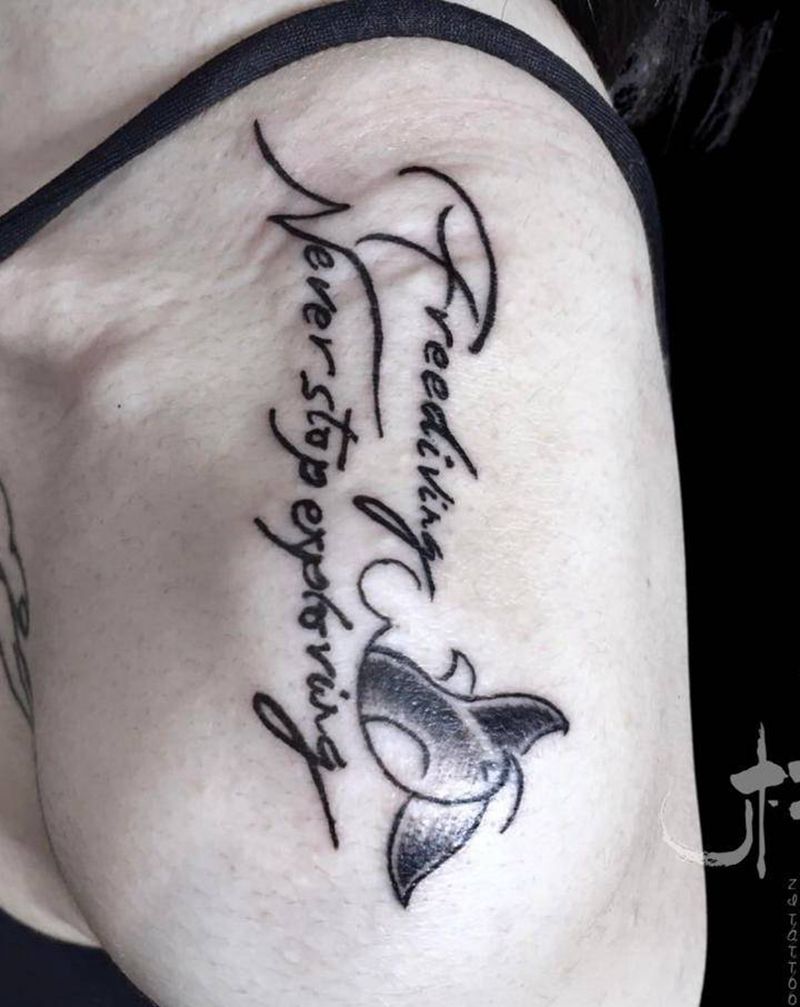 字母纹身图片_肩部颈部花体字图腾纹身图案