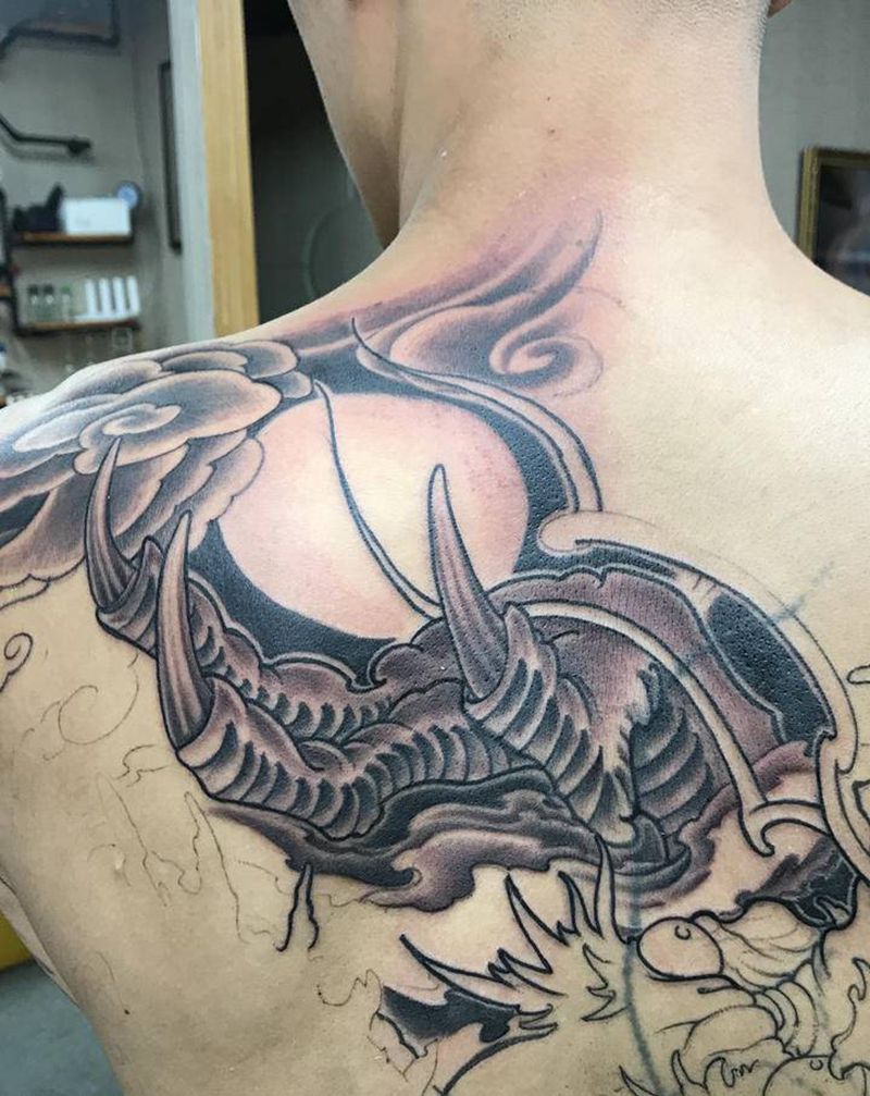 待续纹身图片_背部新传统纹身图案