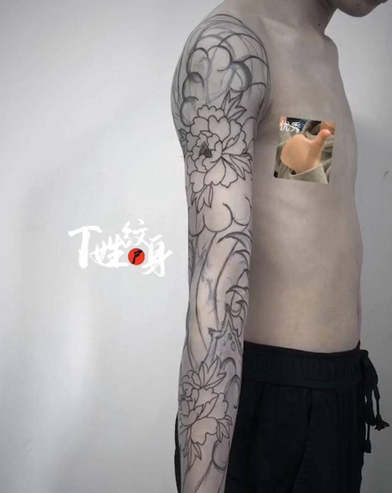 原创老传统牡丹花臂纹身图片_手臂老传统纹身图案