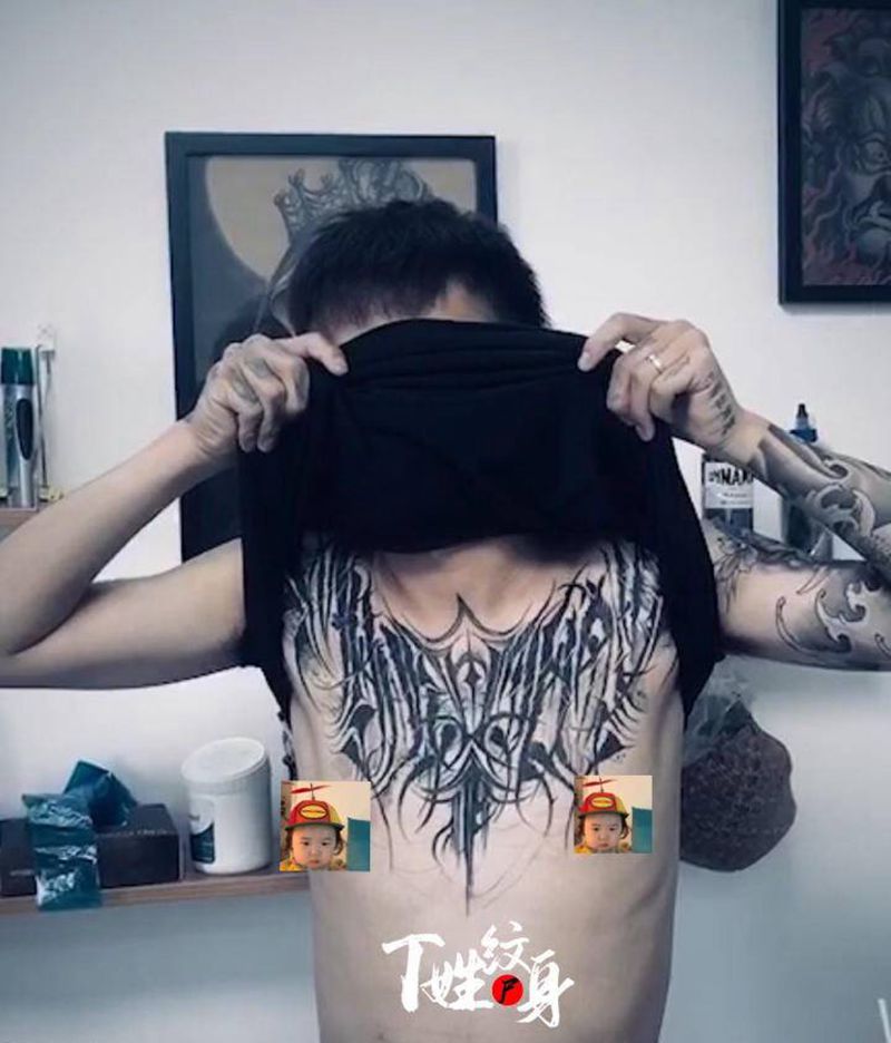 花胸/纹身图片_胸部纹身图案