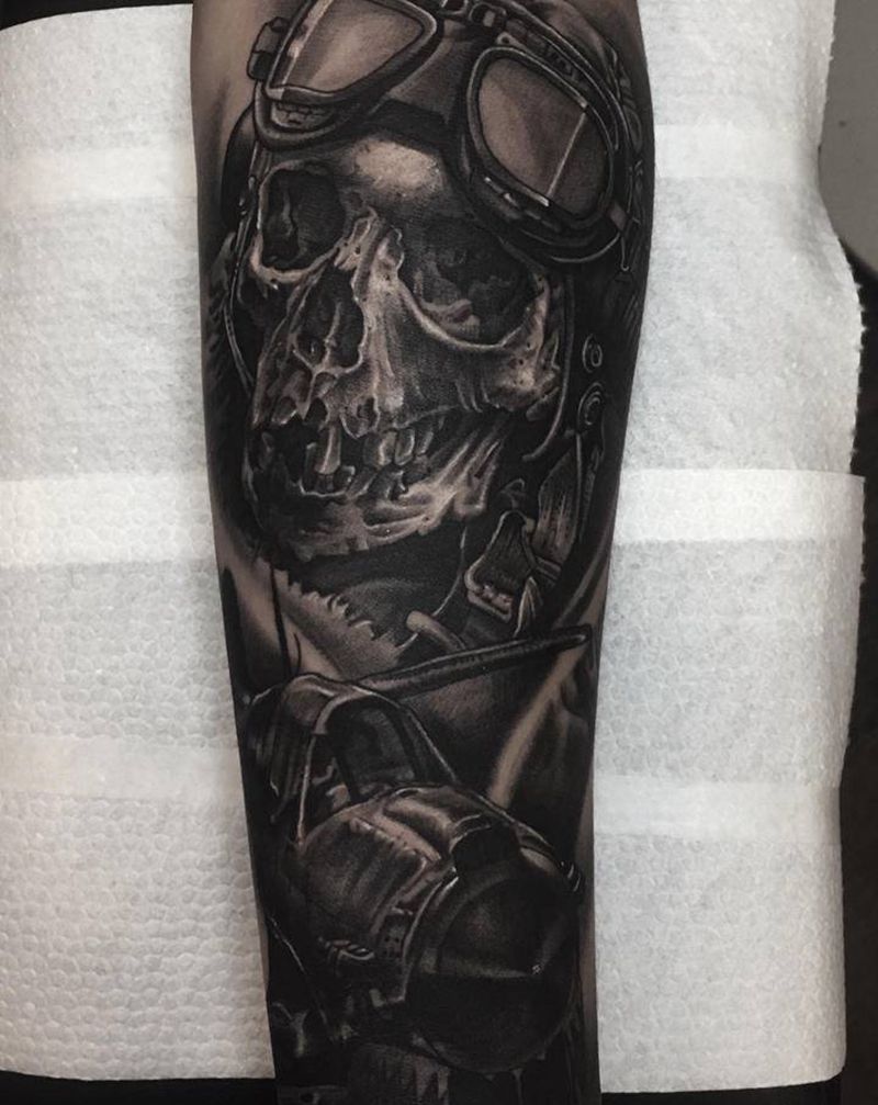 skull pilot纹身图片_手臂腿部欧美写实纹身图案