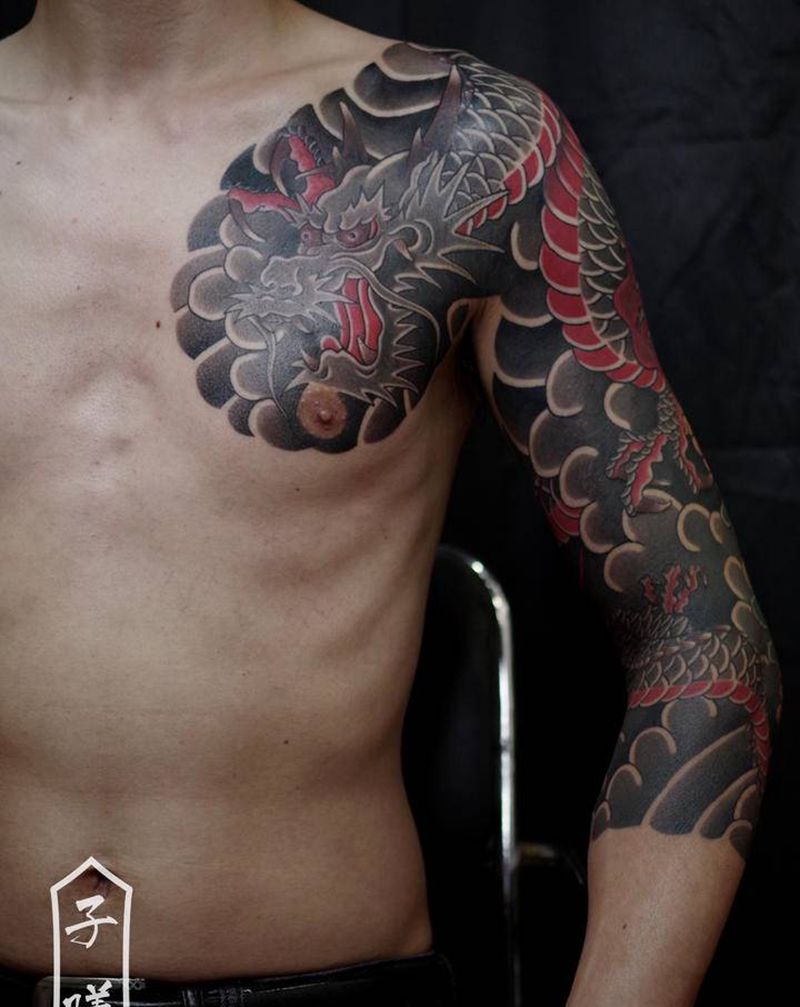 龙 七分袖纹身图片_肩部手臂老传统龙菊花纹身图案