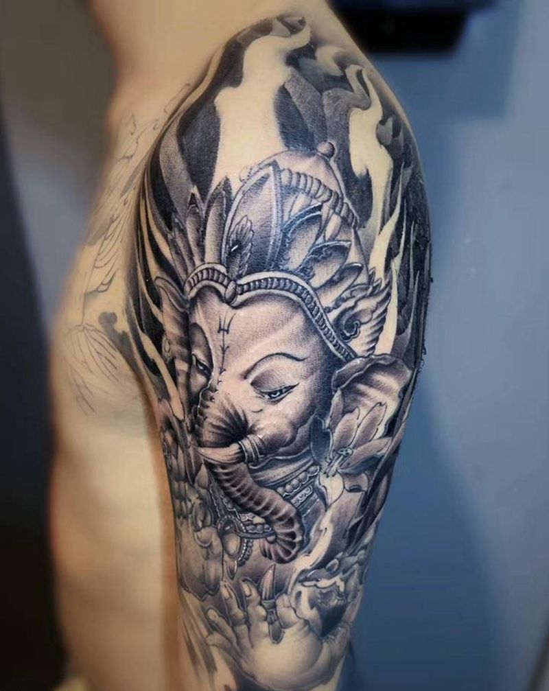 象神纹身图片_肩部新传统纹身图案