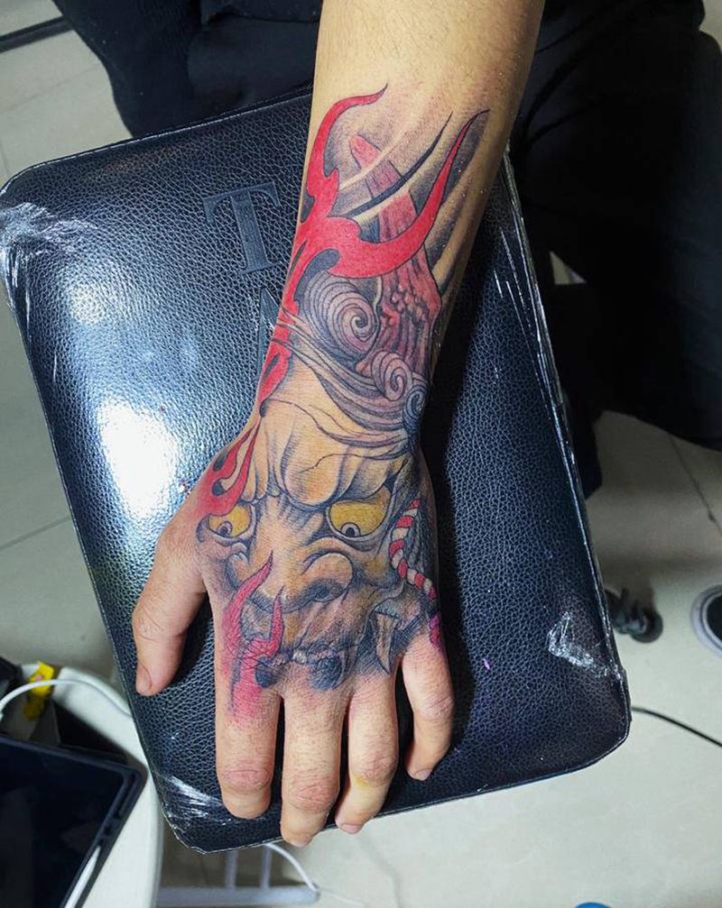 般若纹身图片_手部新传统纹身图案