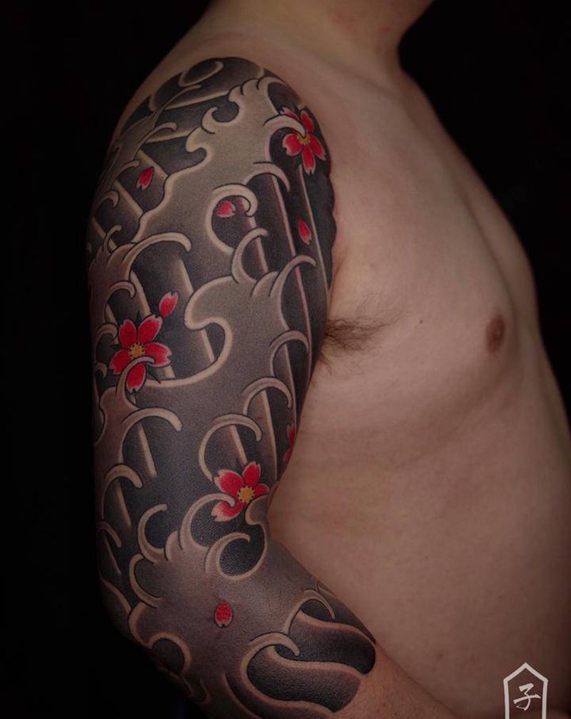 浪与樱花纹身图片_手臂老传统浪樱花七分袖纹身图案