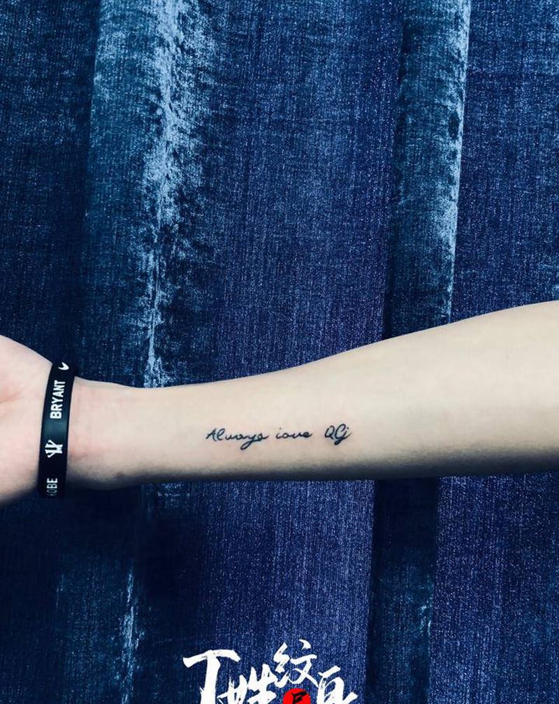 小清新字母纹身图片_手臂纹身图案
