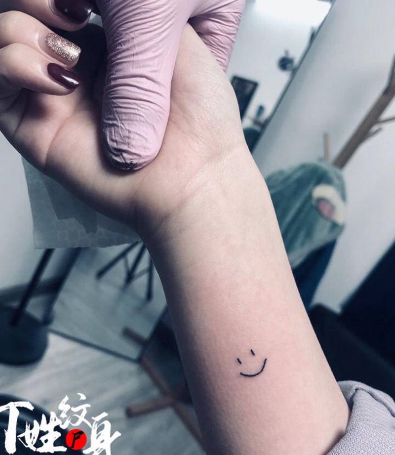 笑脸纹身图片_手臂纹身图案