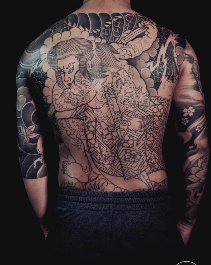 满背九纹龙史进纹身图片_背部老传统纹身图案