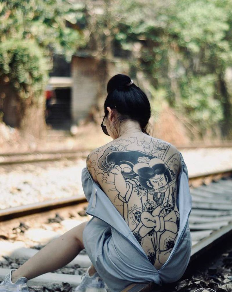 满背鬼若丸杀鱼纹身图片_背部老传统纹身图案