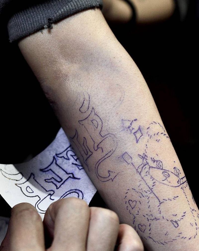 小臂拼接纹身图片_手臂小清新简笔画纹身图案