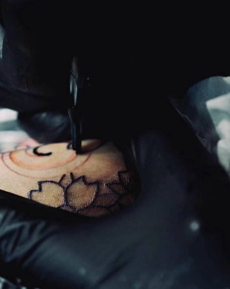 臂环接小臂割线完成纹身图片_手臂老传统纹身图案