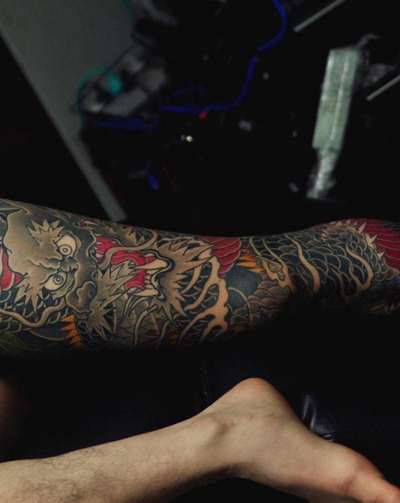 龙腿纹身图片_腿部老传统纹身图案