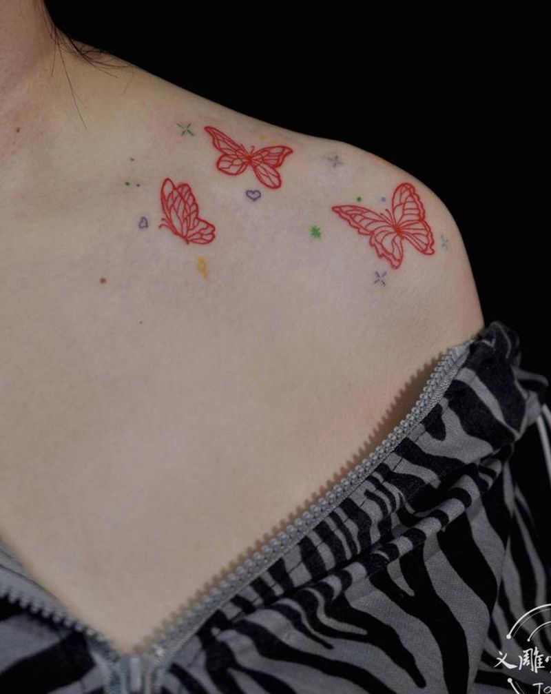 肩膀蝴蝶纹身图片_肩部小清新纹身图案