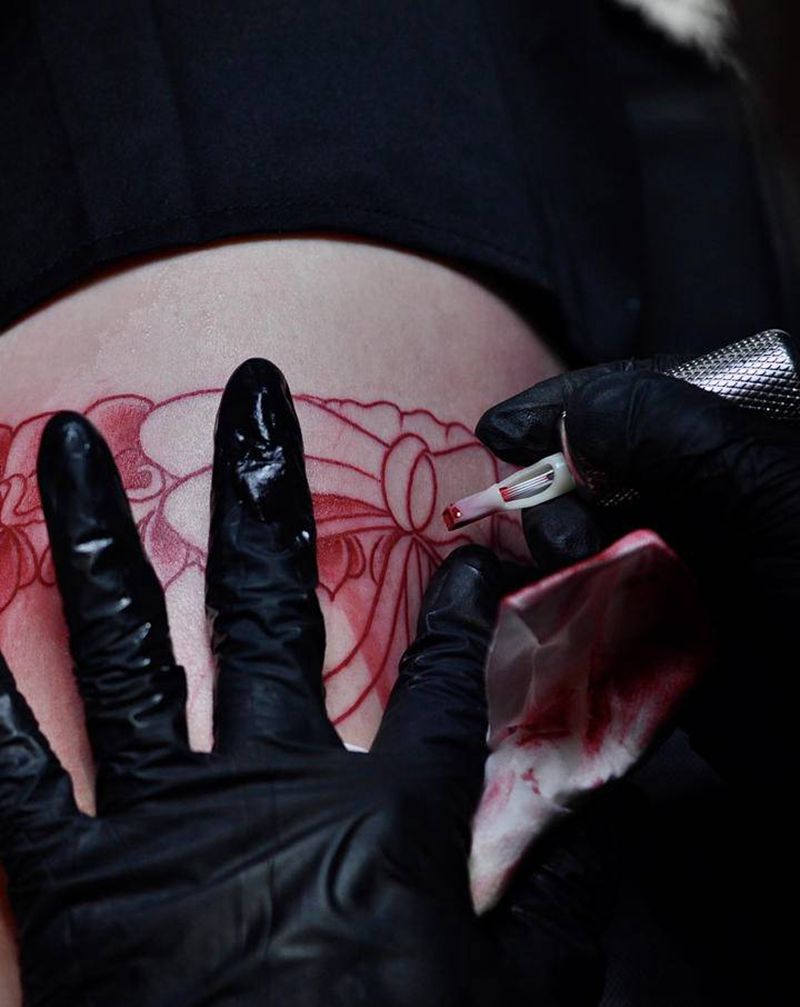 蝴蝶结蕾丝腿环纹身图片_腿部小清新纹身图案