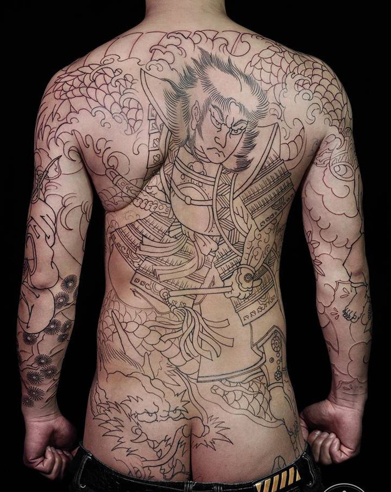 满背全胛花臂线条纹身图片_背部手臂老传统纹身图案