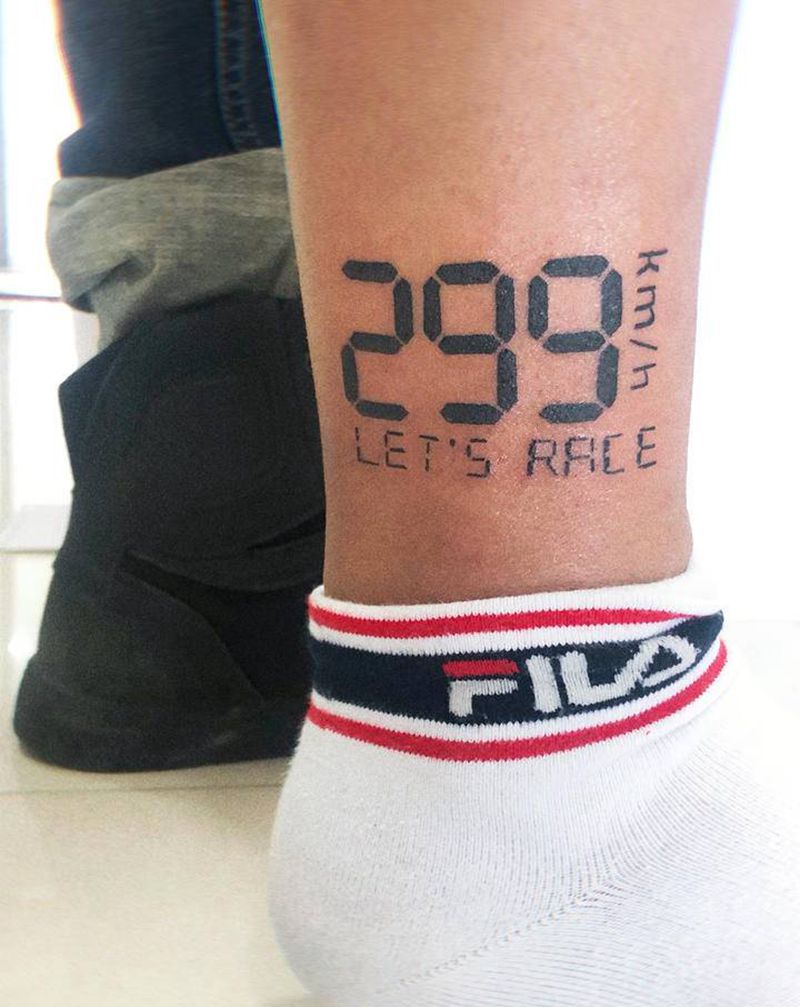 骑士速度纹身图片_腿部新传统纹身图案