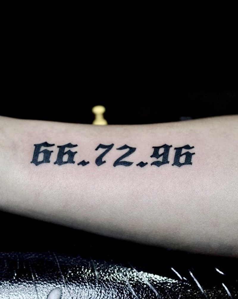 小臂哥特字体纹身图片_手臂哥特字体纹身图案