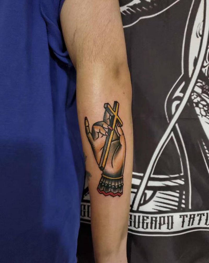 十字架纹身图片_手臂Old School纹身图案