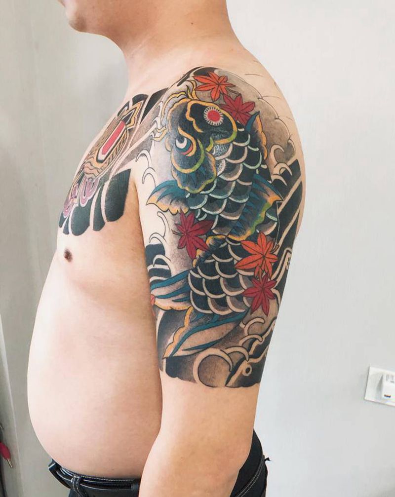 半胛遮盖纹身图片_手臂胸部老传统鱼 遮盖纹身图案