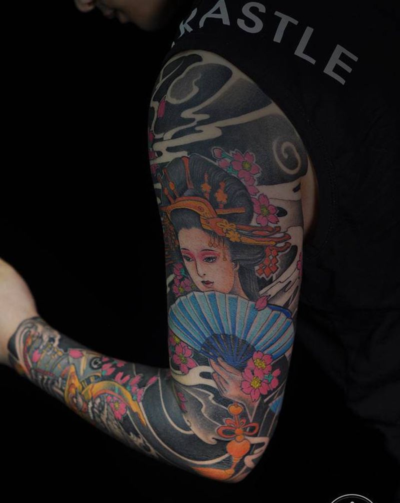 传统艺妓花臂纹身图片_手臂新传统纹身图案