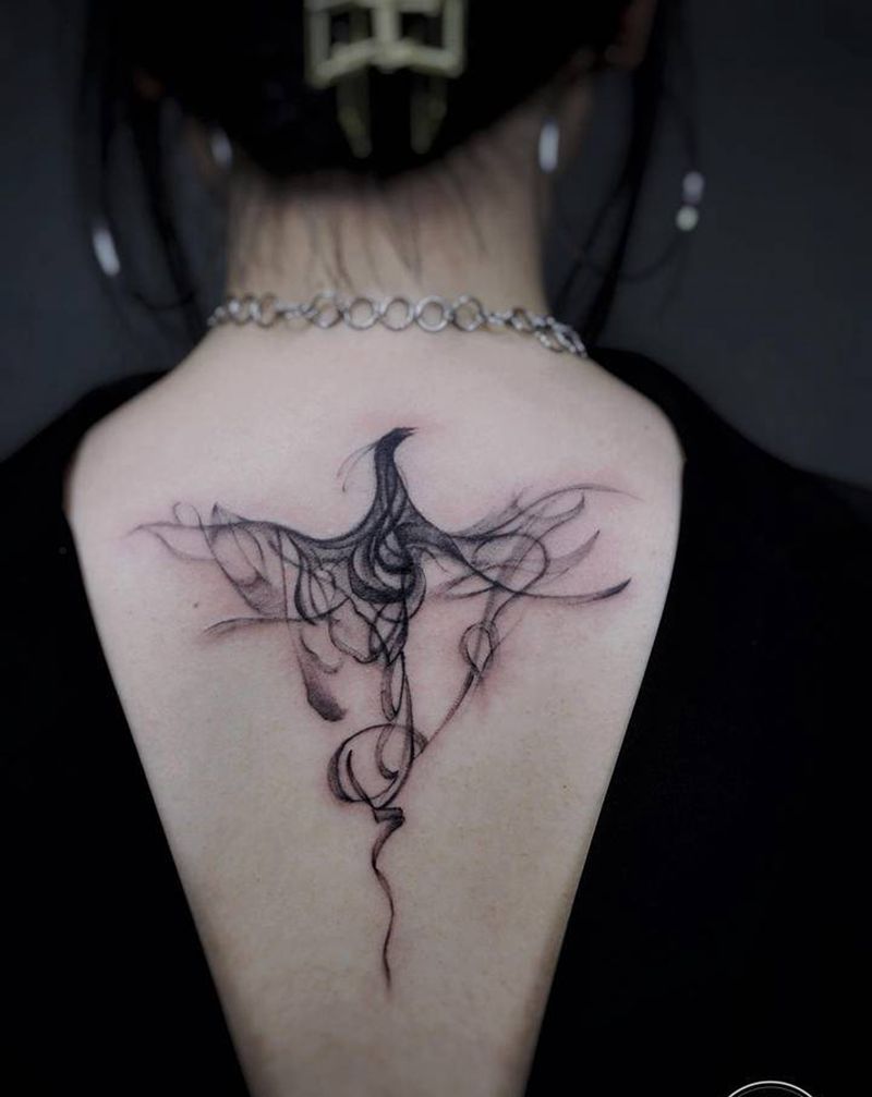 后背凤凰纹身图片_背部水墨纹身图案