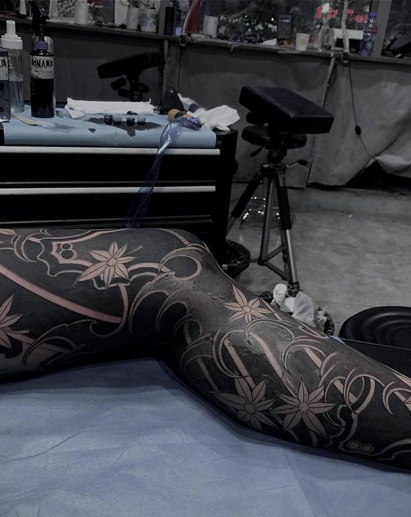 老传统浪花/枫叶纹身图片_腿部老传统纹身图案