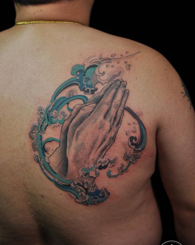 后肩纹身纹身图片_肩部欧美写实纹身图案