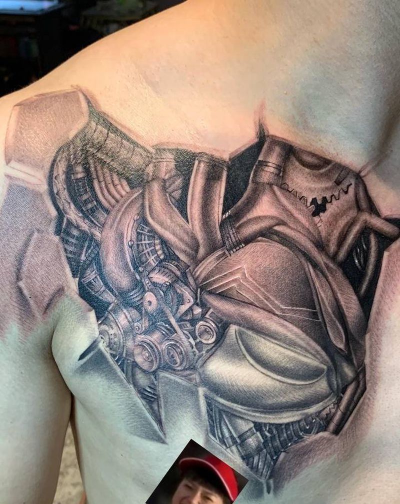 守护纹身图片_胸部欧美写实纹身图案