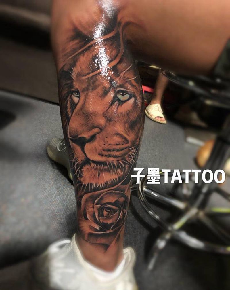 狮子纹身图片_腿部欧美写实狮子纹身图案