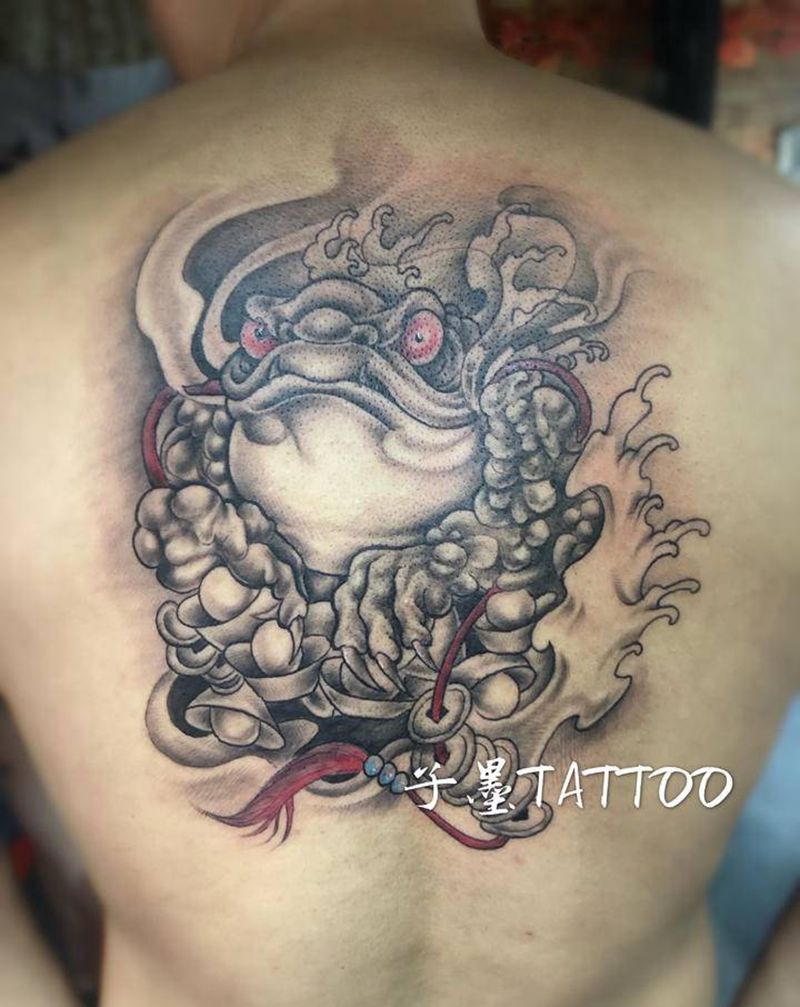 金蟾纹身图片_背部新传统金蟾纹身图案
