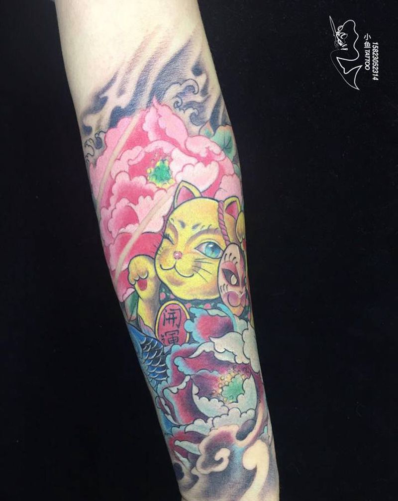 招财猫牡丹花纹身图片_手臂新传统纹身图案