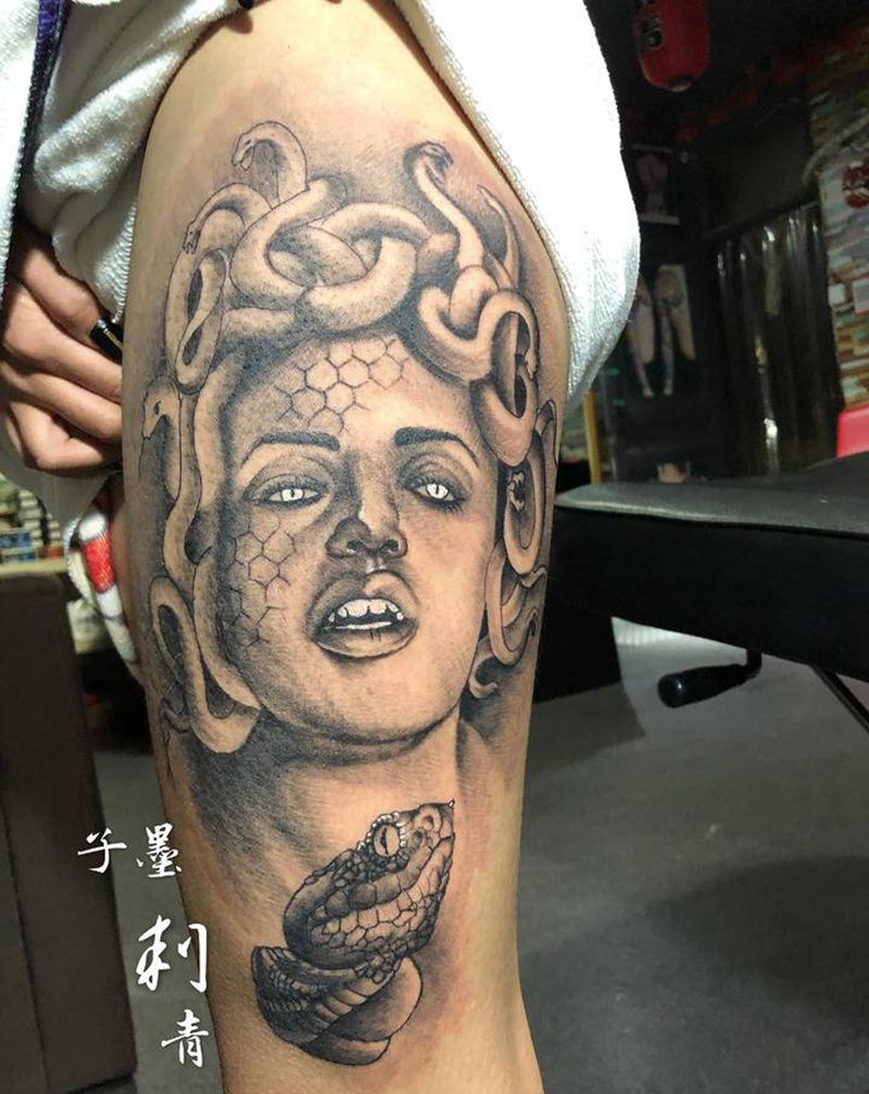 蛇女纹身图片_腿部欧美写实纹身图案