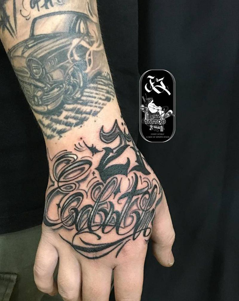 奇卡诺花体字纹身图片_手部花体字纹身图案