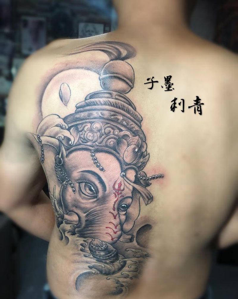 象神纹身图片_背部新传统纹身图案