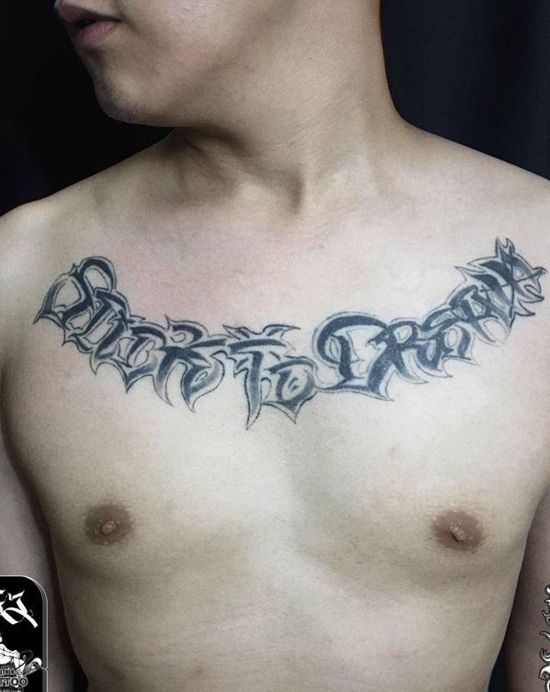 花体字纹身图片_胸部花体字纹身图案