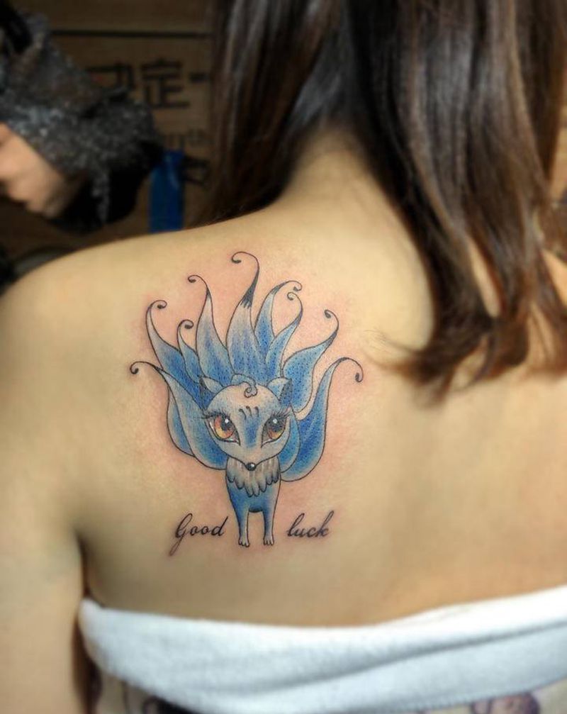 九尾狐纹身图片_肩部纹身图案